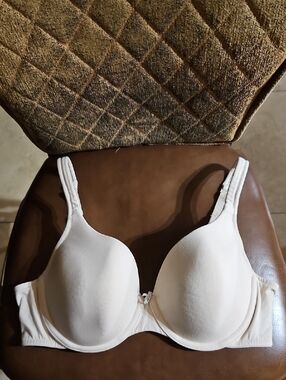 Cacique Lane Bryant Lightly Lined T-Shirt Underwire Cream Bra Padded